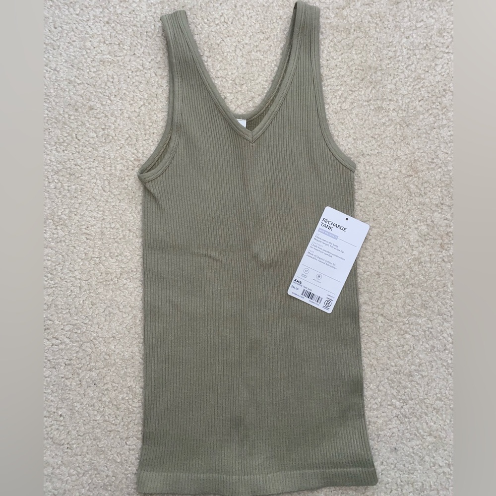 athleta recharge tank new with tag